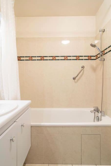 Appartement Avec Jardin Et Terrasse Pres De Paris Mantes-la-Jolie Eksteriør billede