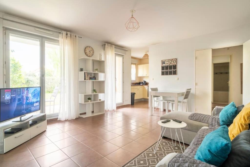 Appartement Avec Jardin Et Terrasse Pres De Paris Mantes-la-Jolie Eksteriør billede