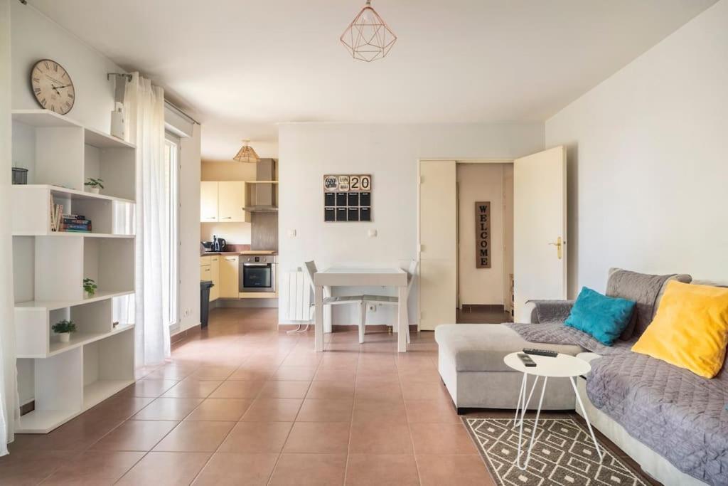 Appartement Avec Jardin Et Terrasse Pres De Paris Mantes-la-Jolie Eksteriør billede